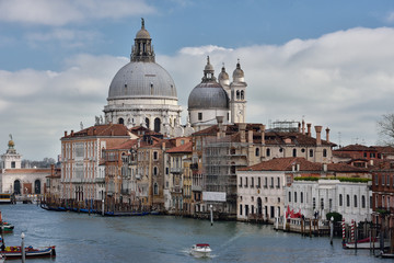 Fototapeta na wymiar Santa Maria della Salute in Venedig 