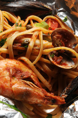 Papillote Al cartoccio Pasta en papillot Cuisson en papillote Pepes In parchment Cuisine Cucina Cocina Mariscos Pasta seafood frutti di mare