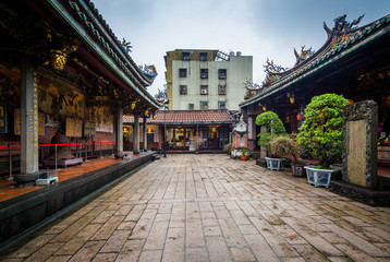 Naklejka premium The Dalongdong Baoan Temple, in Taipei, Taiwan.