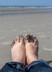 Barfuß am Strand