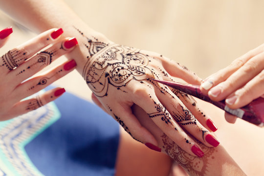Process of applying mehndi on female hands