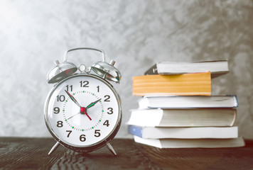 alarm clock time to study with books
