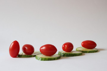Tomaten und Gurkenscheiben
