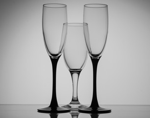 Obraz premium Silhouette champagne glasses black and white