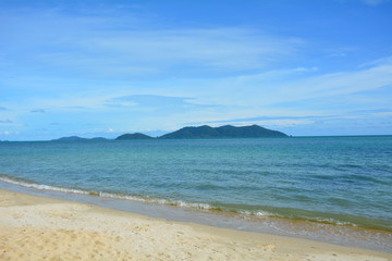 Fototapeta na wymiar Koh Chang in Thailand among beautiful beach and wrom weather