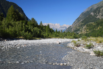 La Séveraisse dominée par le Dévoluy