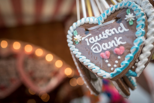 Bayerisches Lebkuchenherz mit dem Text "Tausend Dank"