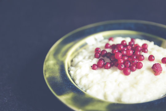 rice pudding with berry