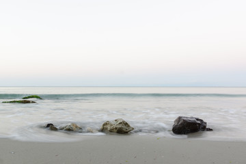 Fototapeta na wymiar the stones on the beach under the incoming wave