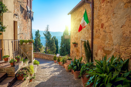 Fototapeta Small Mediterranean town - lovely Tuscan stree