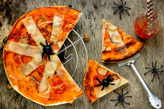 Spiderweb Pizza - Fun And Easy Food For Kids On Halloween