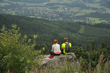 Fototapeta premium Couple on top of a mountain