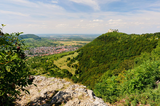 Blick auf Neuffen und die Burg Hohenneuffen