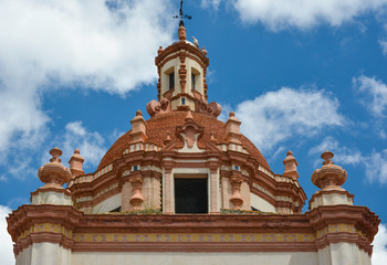 Fototapeta na wymiar Cúpula de la Iglesia de San Pedro en Peñaflor, Sevilla, Andalucía, España