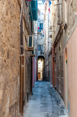Fototapeta na wymiar Alley in old city