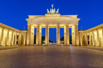 The famous Brandenburg Gate in Berlin at night © elxeneize