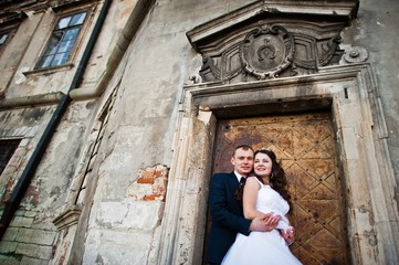 Fototapeta na wymiar Charming and fashionable wedding couple in love background old vintage castle