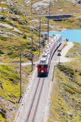 Obraz premium Bernina Express (CH) - In transito in riva al Lago Bianco
