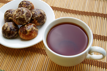 Tea in a white cup, gingerbread