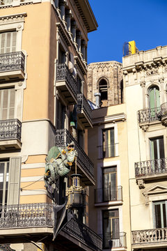 Barcelona. Chinese dragon on House of Umbrellas (Casa Bruno Cuad