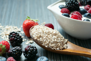 berries cereal yogurt