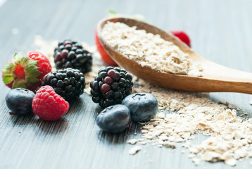 berries cereal yogurt