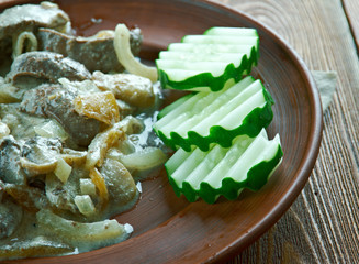 pork kidneys in cream sauce