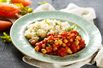 Chickpeas with tomato sauce
