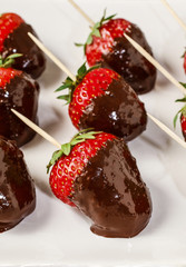 How to make chocolate dipped strawberries - tutorial