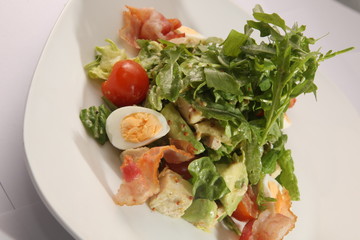 Salad with Arugula and egg