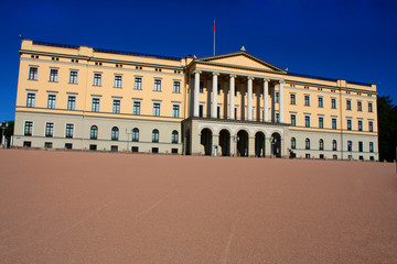 Fototapeta na wymiar Royal Palace, Oslo, Norway