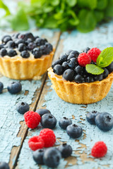 Delicious cupcake with fresh blueberry and raspberry