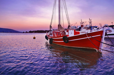 Obraz premium sunset boats at Eretria Euboea Greece - pink sunset background