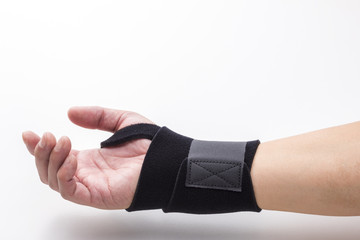 手首をサポーターで固定