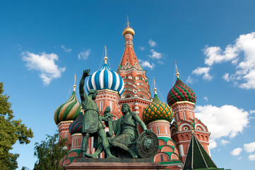 Fototapeta na wymiar The Cathedral of Vasily the Blessed is a church in Red Square in Moscow