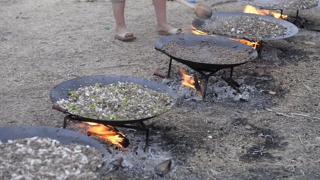 kamp yemek d&uuml;zeni sac kavurma hazırlamak