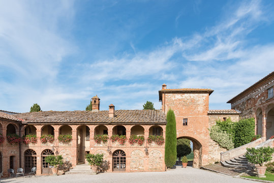 Old manor house in beautiful Sinalunga, Tuscany, Italy