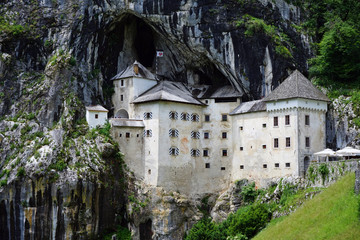 Fototapeta na wymiar Predjama castle