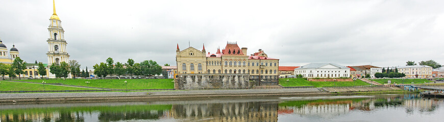 Orillas de un río Ruso, Rusia