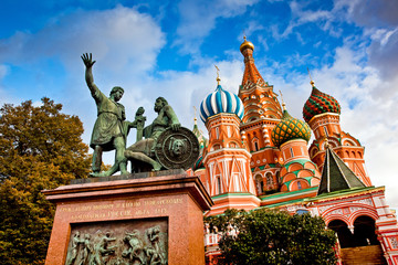 Fototapeta na wymiar Moscow city view. St. Basil's Cathedral and Minin and Pozhardky monument in Moscow, Russia.