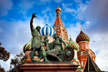 Fototapeta na wymiar Moscow city view. St. Basil's Cathedral and Minin and Pozhardky monument in Moscow, Russia.