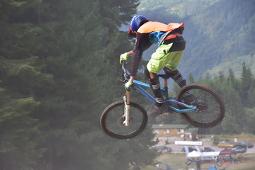 Naklejka premium Biking as extreme and fun sport, downhill jump racing