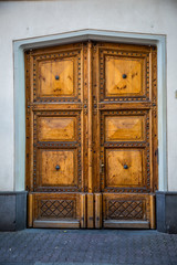 Historische Holztür in der Mainzer Oberstadt