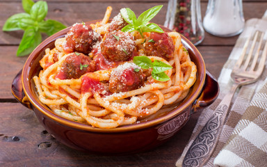 Spaghetti Pasta With Meatballs and Tomato Sauce