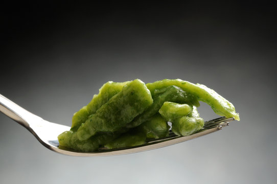 Sp&auml;tzle Kn&ouml;pfle Spatzle Sp&auml;tzl&acirc; Spatzles Spatz&acirc; Sp&auml;tzli 슈페츨레 Spatzen Spatzln Nokedli Csipetke شبتزلي Galuska Szpecle Шпецле 德国面疙瘩 שפצלה