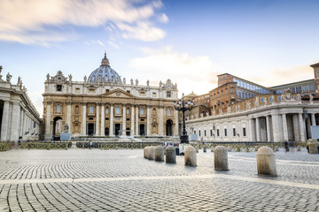 Obraz premium Saint Peter's Basilica and square in Vatican City