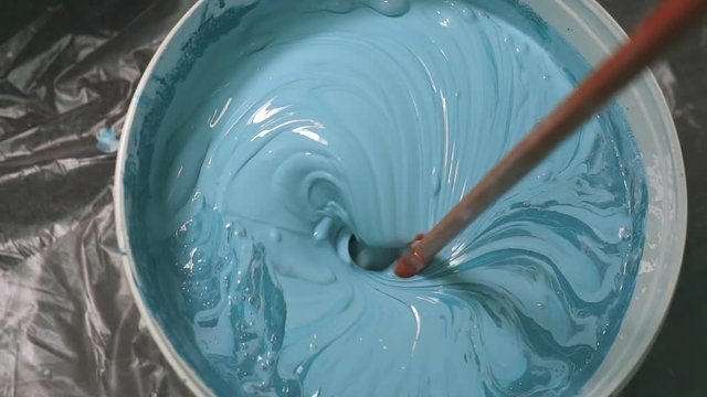 The process of mixing white paint with a color tinge in the bucket drill with a special nozzle prevents paint.