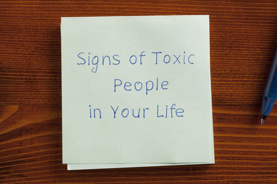Signs of Toxic People in Your Life written on a note