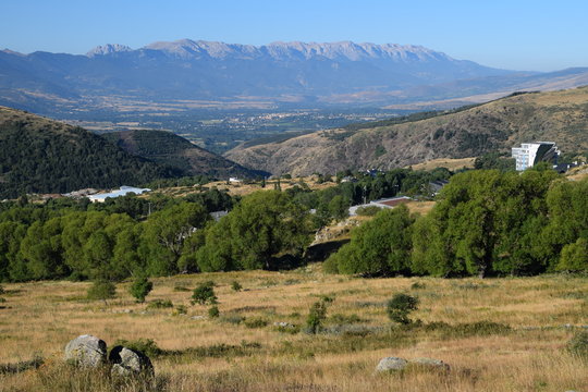 La Cerdage fran&ccedil;aise et espagnole, domin&eacute;e par la Sierra del Cadi (alt 2649 m), vu du chalet de location &agrave; Font-Romeu