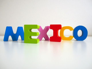 Mexico, bunter Schriftzug aus Holzbuchstaben